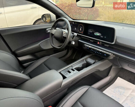 Серый Хендай IONIQ 6, объемом двигателя 0 л и пробегом 10 тыс. км за 28900 $, фото 38 на Automoto.ua