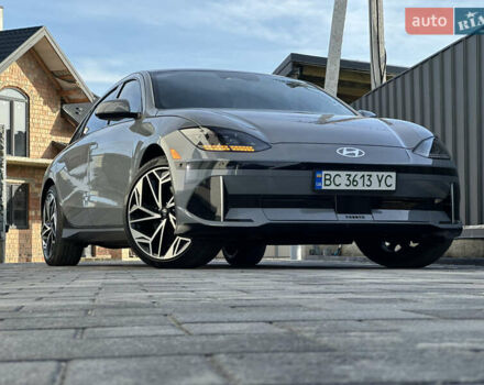 Серый Хендай IONIQ 6, объемом двигателя 0 л и пробегом 41 тыс. км за 28450 $, фото 1 на Automoto.ua