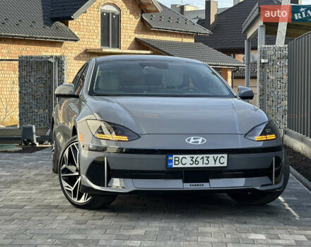 Серый Хендай IONIQ 6, объемом двигателя 0 л и пробегом 41 тыс. км за 28450 $, фото 3 на Automoto.ua