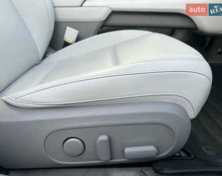 Серый Хендай IONIQ 6, объемом двигателя 0 л и пробегом 41 тыс. км за 28450 $, фото 93 на Automoto.ua