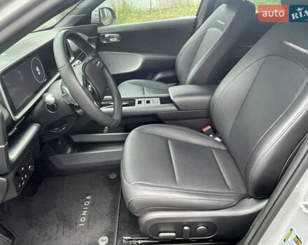 Серый Хендай IONIQ 6, объемом двигателя 0 л и пробегом 36 тыс. км за 24500 $, фото 8 на Automoto.ua