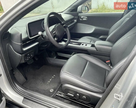 Серый Хендай IONIQ 6, объемом двигателя 0 л и пробегом 36 тыс. км за 24500 $, фото 11 на Automoto.ua