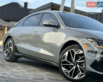 Серый Хендай IONIQ 6, объемом двигателя 0 л и пробегом 41 тыс. км за 28450 $, фото 5 на Automoto.ua