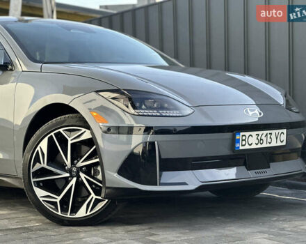 Серый Хендай IONIQ 6, объемом двигателя 0 л и пробегом 41 тыс. км за 28450 $, фото 4 на Automoto.ua