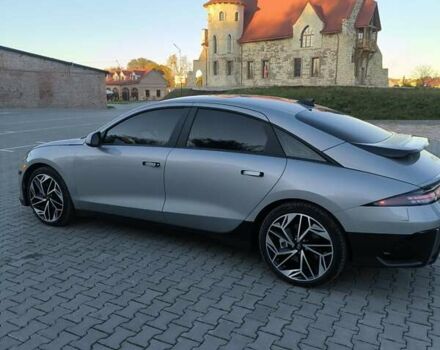 Серый Хендай IONIQ 6, объемом двигателя 0 л и пробегом 19 тыс. км за 26650 $, фото 2 на Automoto.ua