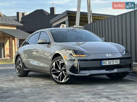 Серый Хендай IONIQ 6, объемом двигателя 0 л и пробегом 41 тыс. км за 28450 $, фото 1 на Automoto.ua
