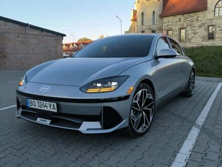 Серый Хендай IONIQ 6, объемом двигателя 0 л и пробегом 19 тыс. км за 26650 $, фото 1 на Automoto.ua