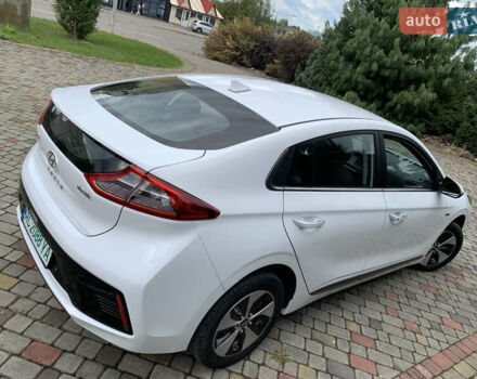 Белый Хендай Ioniq Electric, объемом двигателя 0 л и пробегом 60 тыс. км за 18000 $, фото 24 на Automoto.ua