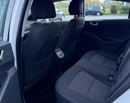 Белый Хендай Ioniq Electric, объемом двигателя 0 л и пробегом 108 тыс. км за 11900 $, фото 9 на Automoto.ua