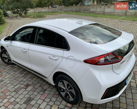 Белый Хендай Ioniq Electric, объемом двигателя 0 л и пробегом 60 тыс. км за 18000 $, фото 36 на Automoto.ua
