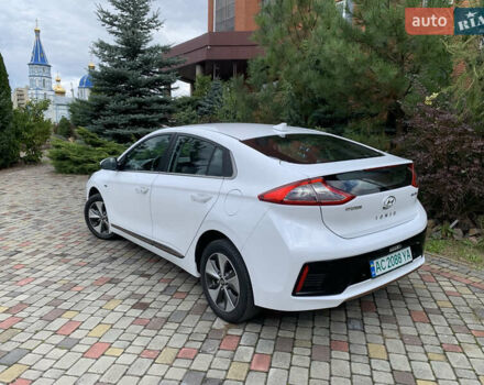 Белый Хендай Ioniq Electric, объемом двигателя 0 л и пробегом 60 тыс. км за 18000 $, фото 27 на Automoto.ua