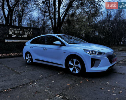 Білий Хендай Ioniq Electric, об'ємом двигуна 0 л та пробігом 116 тис. км за 13999 $, фото 9 на Automoto.ua
