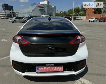 Білий Хендай Ioniq Electric, об'ємом двигуна 0 л та пробігом 123 тис. км за 15900 $, фото 3 на Automoto.ua