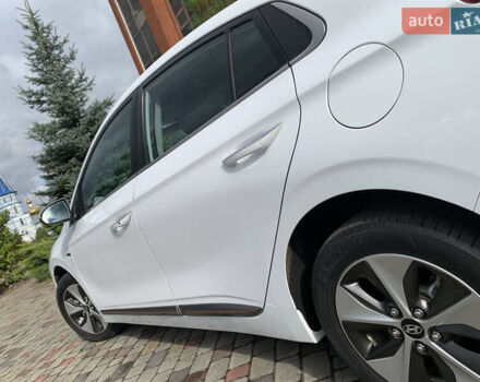 Белый Хендай Ioniq Electric, объемом двигателя 0 л и пробегом 60 тыс. км за 18000 $, фото 10 на Automoto.ua