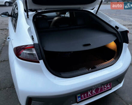 Білий Хендай Ioniq Electric, об'ємом двигуна 0 л та пробігом 116 тис. км за 13999 $, фото 14 на Automoto.ua