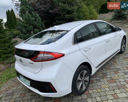 Белый Хендай Ioniq Electric, объемом двигателя 0 л и пробегом 60 тыс. км за 18000 $, фото 30 на Automoto.ua