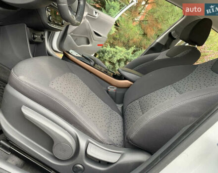 Белый Хендай Ioniq Electric, объемом двигателя 0 л и пробегом 60 тыс. км за 18000 $, фото 14 на Automoto.ua