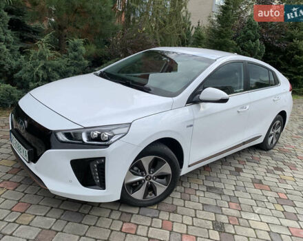 Белый Хендай Ioniq Electric, объемом двигателя 0 л и пробегом 60 тыс. км за 18000 $, фото 23 на Automoto.ua