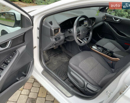 Белый Хендай Ioniq Electric, объемом двигателя 0 л и пробегом 60 тыс. км за 18000 $, фото 21 на Automoto.ua