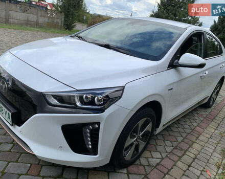 Белый Хендай Ioniq Electric, объемом двигателя 0 л и пробегом 60 тыс. км за 18000 $, фото 33 на Automoto.ua