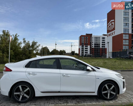 Хендай Ioniq Electric 2018 у Луцьку на Automoto.ua Білий Хендай Ioniq Electric, об'ємом двигуна 0 л та пробігом 119 тис. км за 13000 $, фото 2 на Automoto.ua