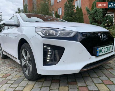 Белый Хендай Ioniq Electric, объемом двигателя 0 л и пробегом 60 тыс. км за 18000 $, фото 31 на Automoto.ua