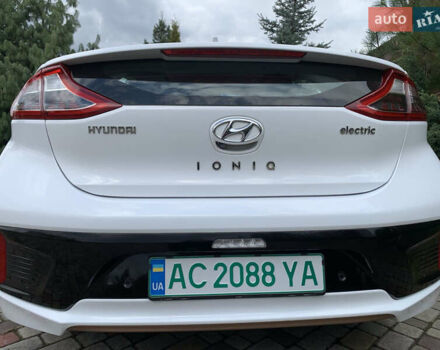 Белый Хендай Ioniq Electric, объемом двигателя 0 л и пробегом 60 тыс. км за 18000 $, фото 26 на Automoto.ua