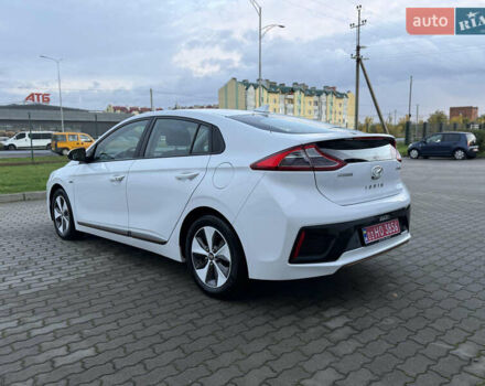 Белый Хендай Ioniq Electric, объемом двигателя 0 л и пробегом 108 тыс. км за 11900 $, фото 5 на Automoto.ua