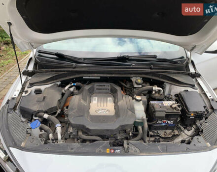 Белый Хендай Ioniq Electric, объемом двигателя 0 л и пробегом 60 тыс. км за 18000 $, фото 22 на Automoto.ua