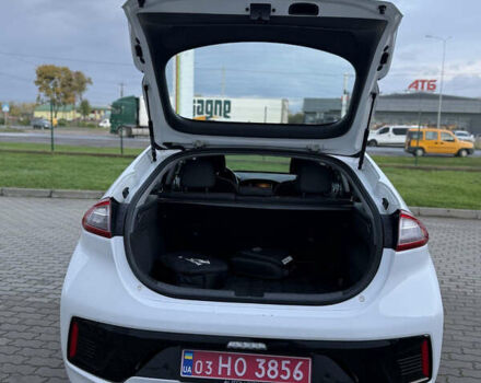 Белый Хендай Ioniq Electric, объемом двигателя 0 л и пробегом 108 тыс. км за 11900 $, фото 6 на Automoto.ua