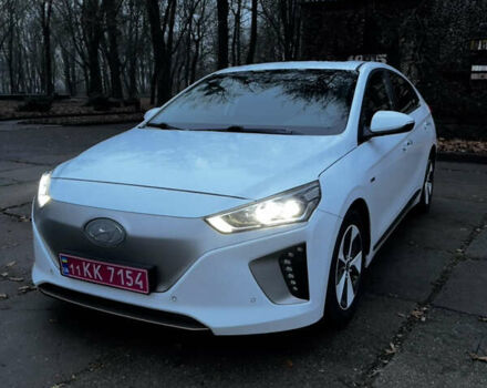 Білий Хендай Ioniq Electric, об'ємом двигуна 0 л та пробігом 116 тис. км за 13999 $, фото 4 на Automoto.ua