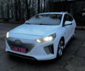 Білий Хендай Ioniq Electric, об'ємом двигуна 0 л та пробігом 116 тис. км за 13999 $, фото 4 на Automoto.ua