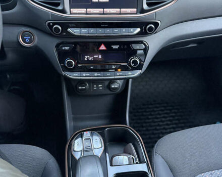 Белый Хендай Ioniq Electric, объемом двигателя 0 л и пробегом 108 тыс. км за 11900 $, фото 17 на Automoto.ua