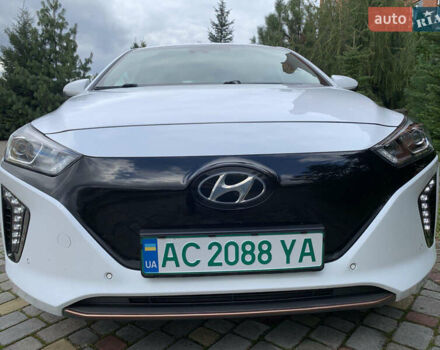 Белый Хендай Ioniq Electric, объемом двигателя 0 л и пробегом 60 тыс. км за 18000 $, фото 1 на Automoto.ua