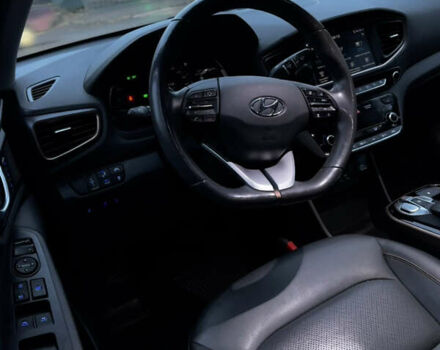 Білий Хендай Ioniq Electric, об'ємом двигуна 0 л та пробігом 116 тис. км за 13999 $, фото 3 на Automoto.ua