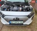 Хендай Ioniq Electric 2019 у Нововолинськ на Automoto.ua Білий Хендай Ioniq Electric, об'ємом двигуна 0 л та пробігом 103 тис. км за 15700 $, фото 15 на Automoto.ua