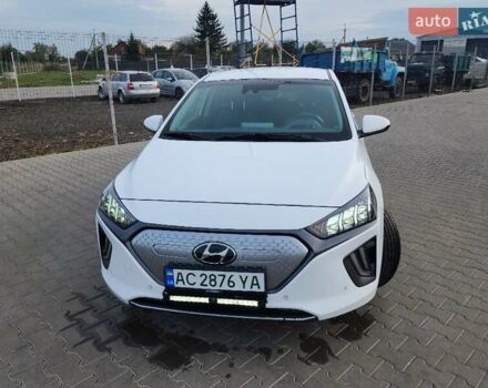Хендай Ioniq Electric 2019 у Нововолинськ на Automoto.ua Білий Хендай Ioniq Electric, об'ємом двигуна 0 л та пробігом 103 тис. км за 15700 $, фото 4 на Automoto.ua
