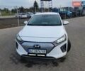 Хендай Ioniq Electric 2019 у Нововолинськ на Automoto.ua Білий Хендай Ioniq Electric, об'ємом двигуна 0 л та пробігом 103 тис. км за 15700 $, фото 4 на Automoto.ua