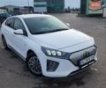 Хендай Ioniq Electric 2019 у Нововолинськ на Automoto.ua Білий Хендай Ioniq Electric, об'ємом двигуна 0 л та пробігом 103 тис. км за 15700 $, фото 1 на Automoto.ua