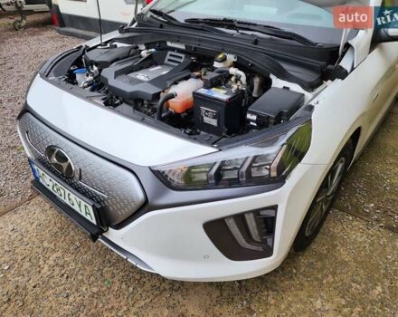 Хендай Ioniq Electric 2019 у Нововолинськ на Automoto.ua Білий Хендай Ioniq Electric, об'ємом двигуна 0 л та пробігом 103 тис. км за 15700 $, фото 16 на Automoto.ua