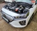 Хендай Ioniq Electric 2019 у Нововолинськ на Automoto.ua Білий Хендай Ioniq Electric, об'ємом двигуна 0 л та пробігом 103 тис. км за 15700 $, фото 16 на Automoto.ua