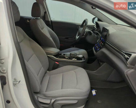 Хендай Ioniq Electric 2020 в Кропивницком (Кировограде) на Automoto.ua Белый Хендай Ioniq Electric, объемом двигателя 0 л и пробегом 48 тыс. км за 16600 $, фото 9 на Automoto.ua