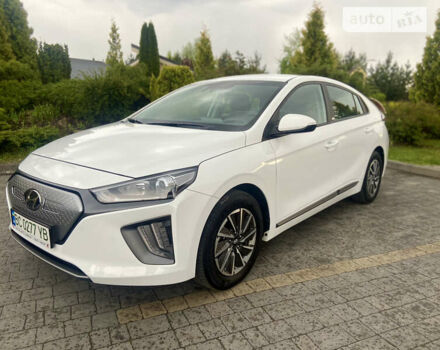 Белый Хендай Ioniq Electric, объемом двигателя 0 л и пробегом 22 тыс. км за 18900 $, фото 1 на Automoto.ua