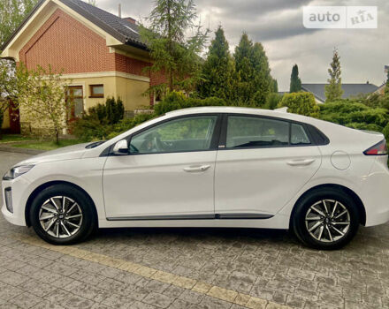 Белый Хендай Ioniq Electric, объемом двигателя 0 л и пробегом 22 тыс. км за 18900 $, фото 6 на Automoto.ua