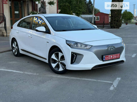 Белый Хендай Ioniq Electric, объемом двигателя 0 л и пробегом 51 тыс. км за 13750 $, фото 1 на Automoto.ua