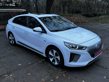 Білий Хендай Ioniq Electric, об'ємом двигуна 0 л та пробігом 116 тис. км за 13999 $, фото 1 на Automoto.ua