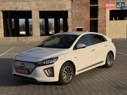 Хендай Ioniq Electric 2019 в Тернополе на Automoto.ua Белый Хендай Ioniq Electric, объемом двигателя 0 л и пробегом 109 тыс. км за 14100 $, фото 1 на Automoto.ua