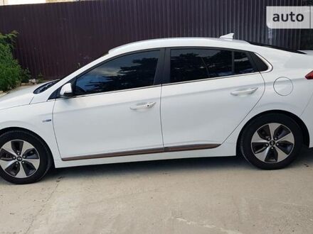 Хендай Ioniq Electric 2019 в Киеве на Automoto.ua Белый Хендай Ioniq Electric, объемом двигателя 0 л и пробегом 60 тыс. км за 24500 $, фото 1 на Automoto.ua
