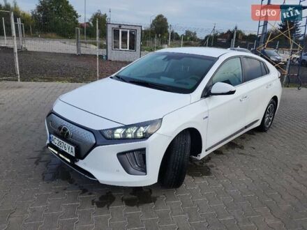 Хендай Ioniq Electric 2019 в Нововолынск на Automoto.ua Белый Хендай Ioniq Electric, объемом двигателя 0 л и пробегом 103 тыс. км за 15700 $, фото 1 на Automoto.ua