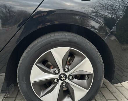 Черный Хендай Ioniq Electric, объемом двигателя 0 л и пробегом 146 тыс. км за 13850 $, фото 49 на Automoto.ua